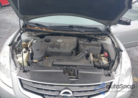 2010 Nissan Altima 2.5 S z USA, uszkodzony, nr VIN 1N4AL2AP9AN458441